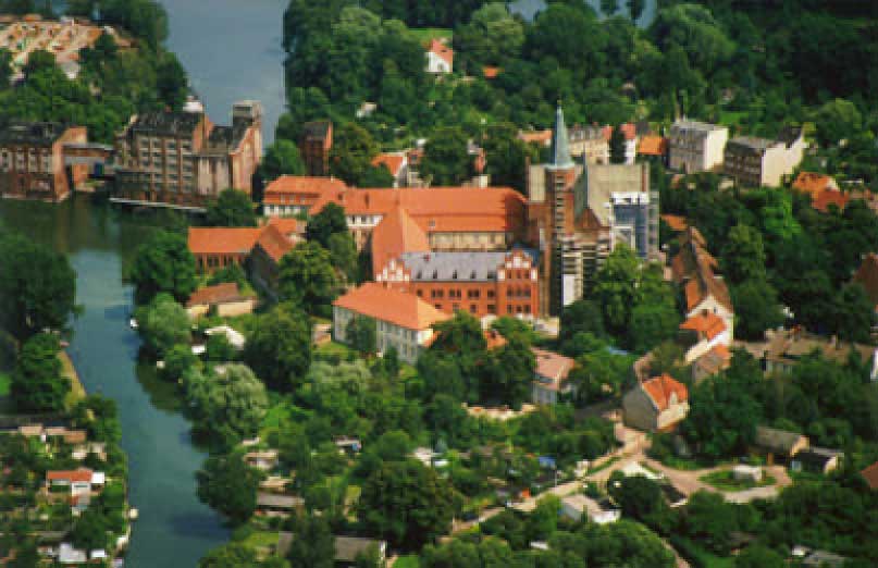 Luftbild der Stadt Brandenburg an der Havel mit Dom