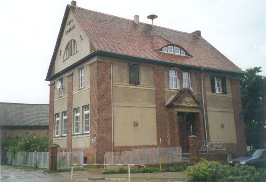 Backsteinvilla mit Walmdach
